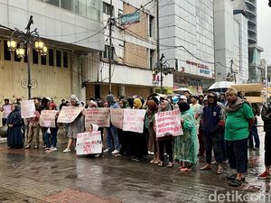 Sengkarut PKL di Zona Merah Dalem Kaum Bandung Sengkarut PKL di Zona Merah Dalem Kaum Bandung