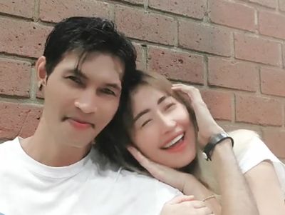 7 Foto Mesra Pinkan Mambo & TikToker Arya Khan yang Tiba-tiba Menikah