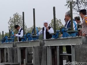 Gubernur Khofifah Resmikan Pintu Air Rp 4 M Atasi Rob di Kalibuntu Probolinggo Gubernur Khofifah Resmikan Pintu Air Rp 4 M Atasi Rob di Kalibuntu Probolinggo