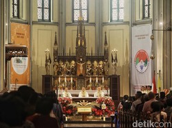 Suasana Misa Natal Sore di Katedral Jakarta, Doakan Pemilu Damai