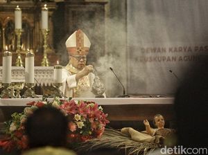 Potret Jalannya Misa Natal di Gereja Katedral Jakarta