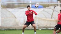 Shayne Pattynama sedang menyandang status bebas transfer. Dia dikaitkan dengan Persib Bandung dan Bhayangkara FC. Beberapa waktu lalu beredar kabar Shayne merapat ke buriram United. (Foto: dok PSSI)