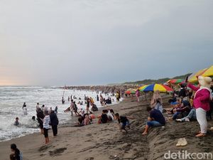 Pantai Parangtritis Masih Jadi Favorit, Wisatawan: Dekat dari Jogja Pantai Parangtritis Masih Jadi Favorit, Wisatawan: Dekat dari Jogja