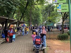 Ragunan Ramai Saat Libur Natal, Warga sampai Keluhkan Susah Sinyal