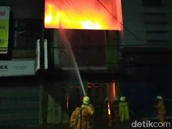 Kebakaran Saat Malam Natal di Cirebon, Pemilik Toko Sempat Terjebak