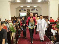 Wali Kota Eri Pantau Perayaan Natal 3 Gereja di Surabaya