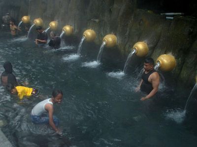 Berendam di Air Panas Pancuran 13