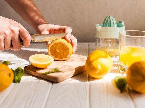 Air Lemon Hangat/ Foto : Freepik/ Freepik
