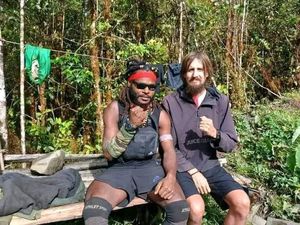 Viral Pilot Susi Air Kini Gondrong, Berpose Bareng Pimpinan KKB Egianus Kogoya Viral Pilot Susi Air Kini Gondrong, Berpose Bareng Pimpinan KKB Egianus Kogoya