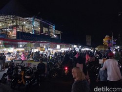 Kecemasan PKL Alun-Alun Kota Batu saat Tahun Baru 2024 Kembali Diguyur Hujan