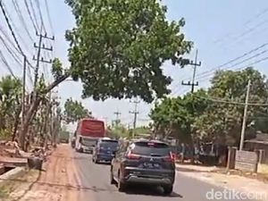 Lalu Lintas di Lamongan Landai Meski Volume Kendaraan Usai Natal Meningkat Lalu Lintas di Lamongan Landai Meski Volume Kendaraan Usai Natal Meningkat