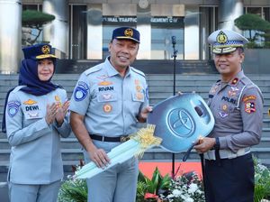 Bantu Korban Laka, Jasa Raharja Hibahkan Satu Unit Ambulans ke Polri