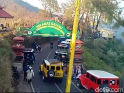 Ratusan Jip WIsata Bromo di Pasuruan Sudah Terpesan hingga Tahun Baru