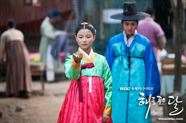Kim Yoo Jung di drama The Moon That Embraces the Sun /Foto: program.imbc.com yoo jung