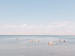 Wisata Laut Mati: 5 Fakta Unik dan Aktivitas Seru Selain Mengapung