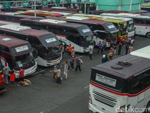 Mudik Nataru Masih Terasa di Terminal Bekasi Mudik Nataru Masih Terasa di Terminal Bekasi