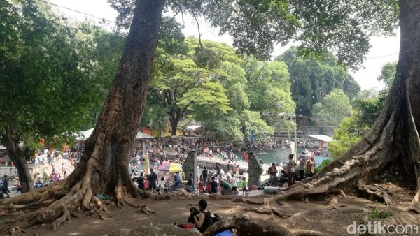 Libur Nataru Pemandian Alam Banyubiru Pasuruan Ramai Pengunjung
