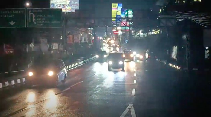 Penampakan Ramainya Jalur Puncak Bogor Malam Ini Penampakan Ramainya Jalur Puncak Bogor Malam Ini