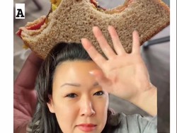 Beberkan Cara Benar Makan Sandwich, Food Vlogger Ini Didebat