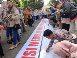 Ratusan Guru Honorer Tanda Tangani Petisi Tolak Hasil PPPK di Kerinci-Sungai Penuh