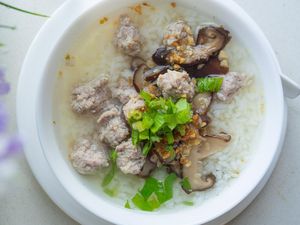 Resep Sup Nasi Daging dan Jamur yang Gurih Hangat untuk Sarapan Resep Sup Nasi Daging dan Jamur yang Gurih Hangat untuk Sarapan