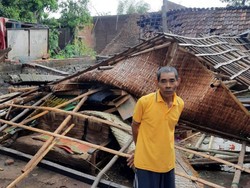 Rumah di Pasuruan Roboh Tertimpa Pagar Tembok yang Diterjang Angin Kencang