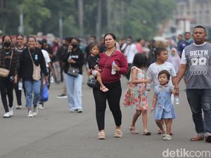Suasana Libur Natal di Monas yang Kian Ramai