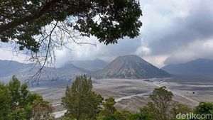 Ribuan Wisatawan Kunjungi Gunung Bromo saat Libur Nataru