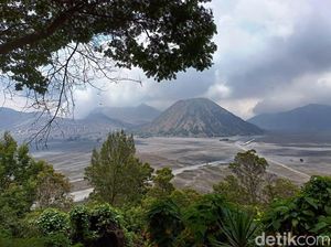 Ribuan Wisatawan Kunjungi Gunung Bromo saat Libur Nataru Ribuan Wisatawan Kunjungi Gunung Bromo saat Libur Nataru