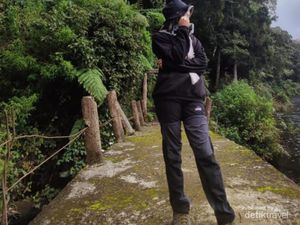Eloknya Danau yang Dikelilingi Tujuh Gunung