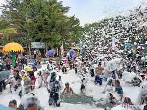 Wahana Air Diserbu Pengunjung, Orang Tua Diimbau Perhatikan Anaknya Wahana Air Diserbu Pengunjung, Orang Tua Diimbau Perhatikan Anaknya