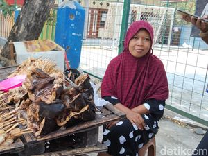 Perjuangan Perempuan Kepala Keluarga di Kenjeran Sehari Jual 1 Kuintal Ikan Perjuangan Perempuan Kepala Keluarga di Kenjeran Sehari Jual 1 Kuintal Ikan