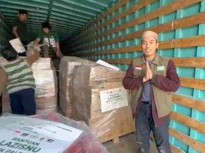 3 Truk Kontainer Bantuan Kemanusiaan Palestina Dikirimkan ke Gaza