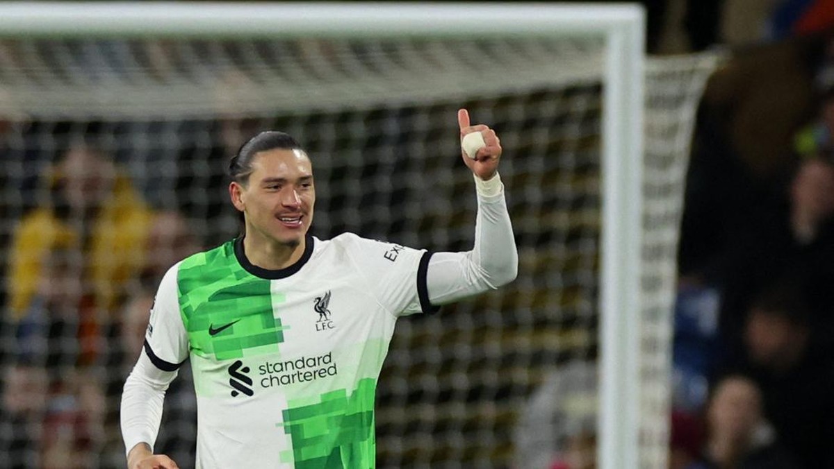 Darwin Nunez akhiri puasa gol dengan gaya: gol jarak jauh ke gawang Burnley (REUTERS/PHIL NOBLE)