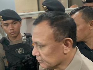 Firli Bahuri Belum Ditahan Usai Diperiksa 11 Jam di Bareskrim