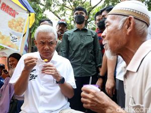 Ganjar Jajan Jasuke di Umbul Cokro Klaten Ganjar Jajan Jasuke di Umbul Cokro Klaten