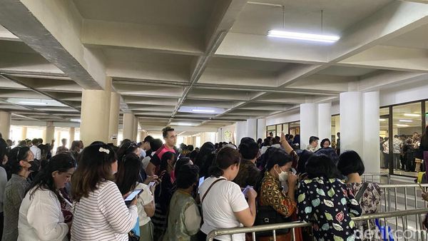 Gereja Bethany Surabaya Mulai Dipadati Jemaat Natal Nasional