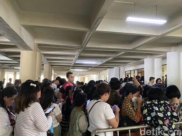 Gereja Bethany Surabaya Mulai Dipadati Jemaat Natal Nasional