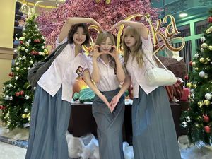 Heboh Grup KPop Billlie Pakai Seragam SMA, Jalan-jalan di Jakarta Heboh Grup KPop Billlie Pakai Seragam SMA, Jalan-jalan di Jakarta