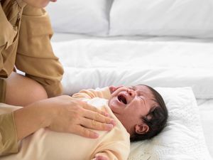 Apakah Membiarkan Bayi Menangis Melatih Pengendalian Diri? Apakah Membiarkan Bayi Menangis Melatih Pengendalian Diri?