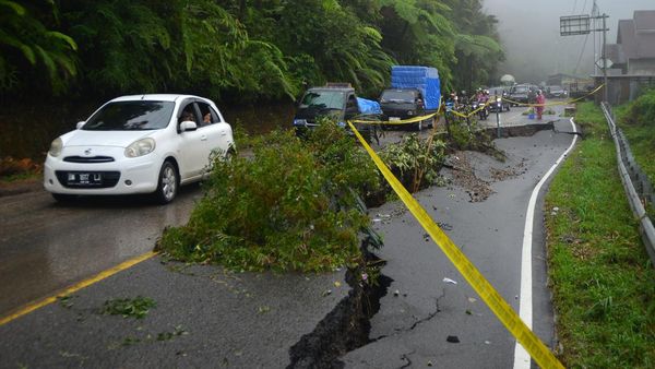 Penampakan Jalan Amblas di Limapuluhkota