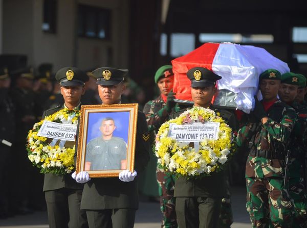Jenazah Kopda Hendrianto Korban KKB Tiba di Padang