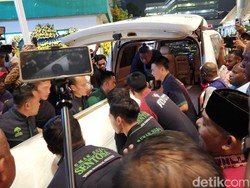 Tinggalkan RSPAD, Jenazah Lukas Enembe Diberangkatkan ke Papua