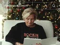 Bikin Haru, Pria Ini Bikin Kartu Natal dengan Suara Mendiang Ayah untuk Ibunya