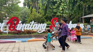 Wisatawan Padati Kebun Bintang Surabaya saat Libur Nataru