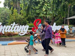 Wisatawan Padati Kebun Bintang Surabaya saat Libur Nataru