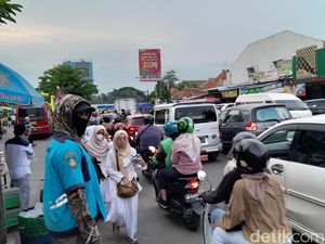 Viaduk Gilingan Solo Macet Sore Ini, Antrean Mengular Hampir 1 Km Viaduk Gilingan Solo Macet Sore Ini, Antrean Mengular Hampir 1 Km