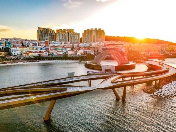 Foto: Romantisnya Jembatan Ciuman di Vietnam