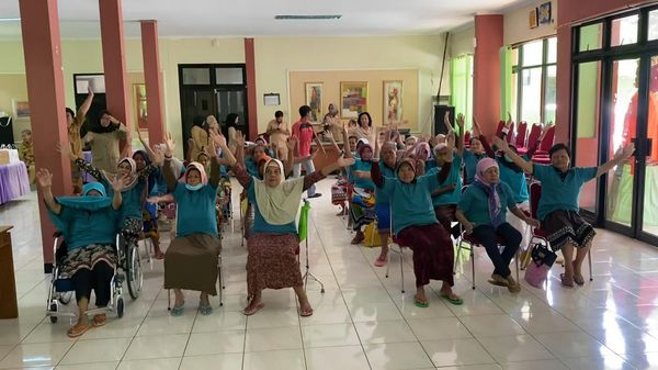 Berbagi Berkah bersama Lansia di Panti Sosial