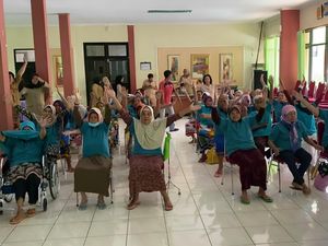 Berbagi Berkah bersama Lansia di Panti Sosial